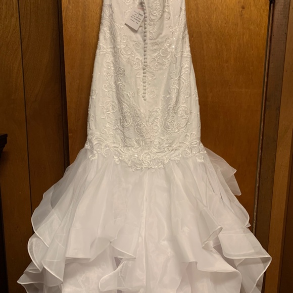 Wedding dress - Picture 3 of 8